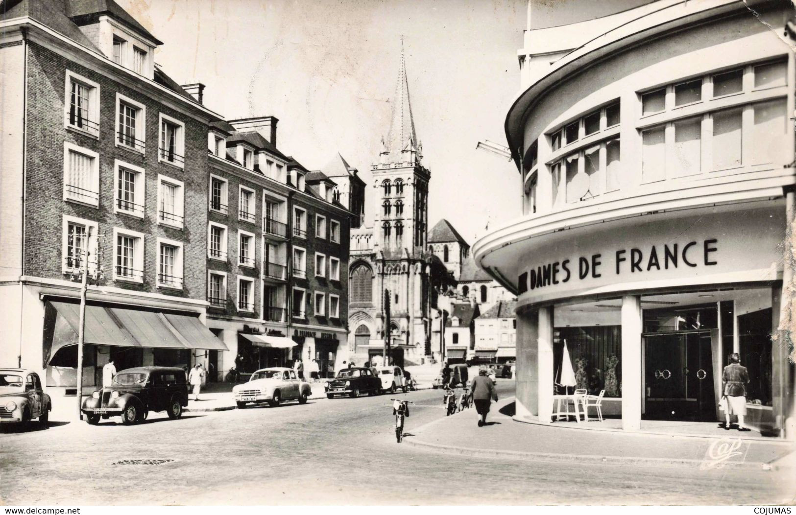 14 - LISIEUX - S09059 - Rue Henri Chéron Et La Cathédrale St Pierre - Automobiles - CPSM 14x9 Cm - En L'état Pli - L1 - Lisieux