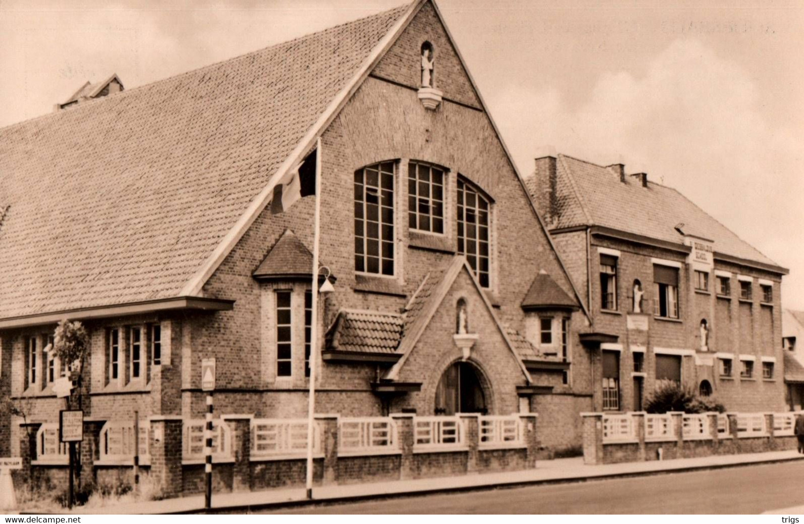 St. Idesbald - De Kerk En School - Koksijde