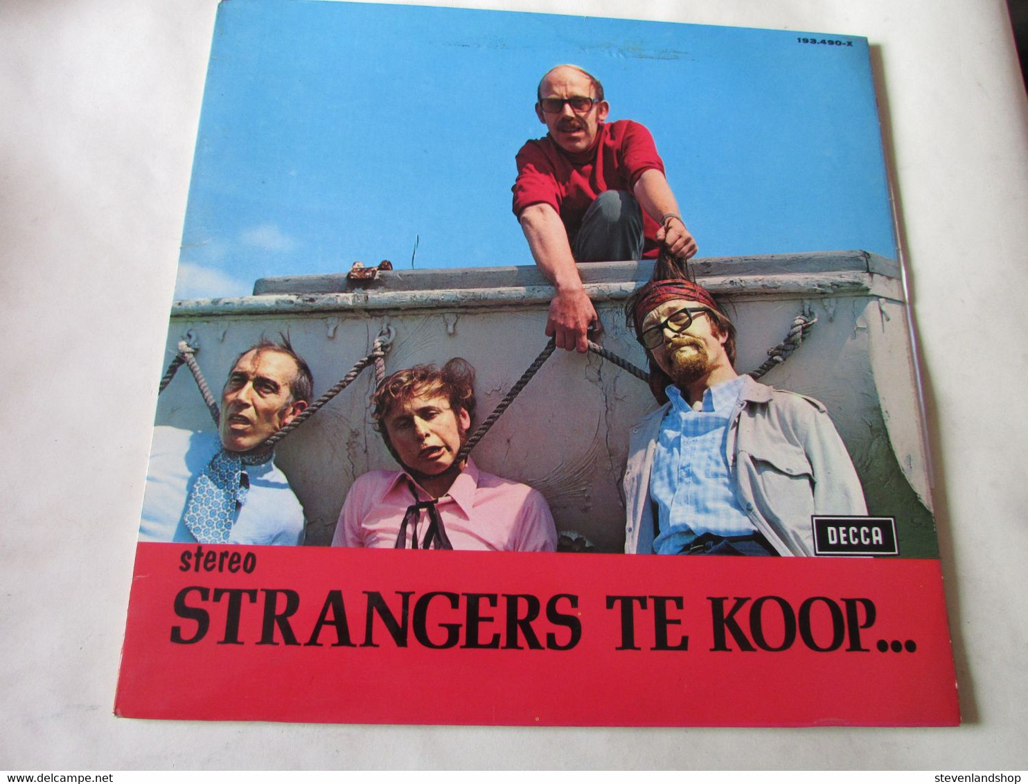 STRANGERS TE KOOP - Cómica