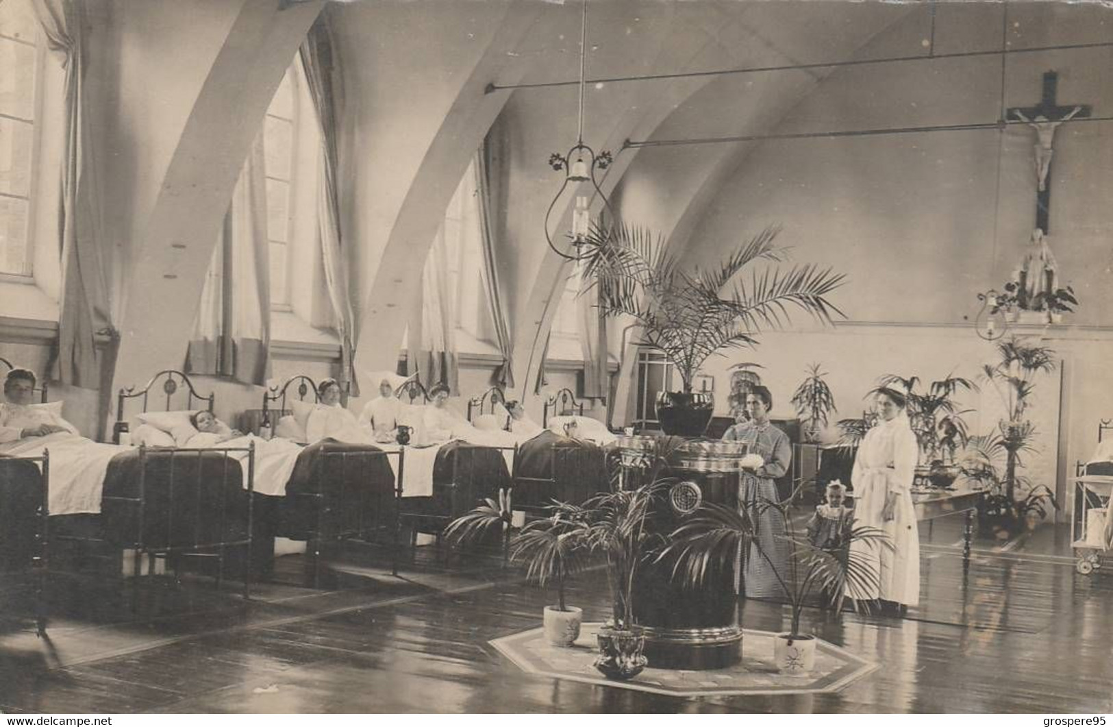 CARTE PHOTO INTERIEUR HOSPITAL FEMMES A IDENTIFIER ? - A Identifier