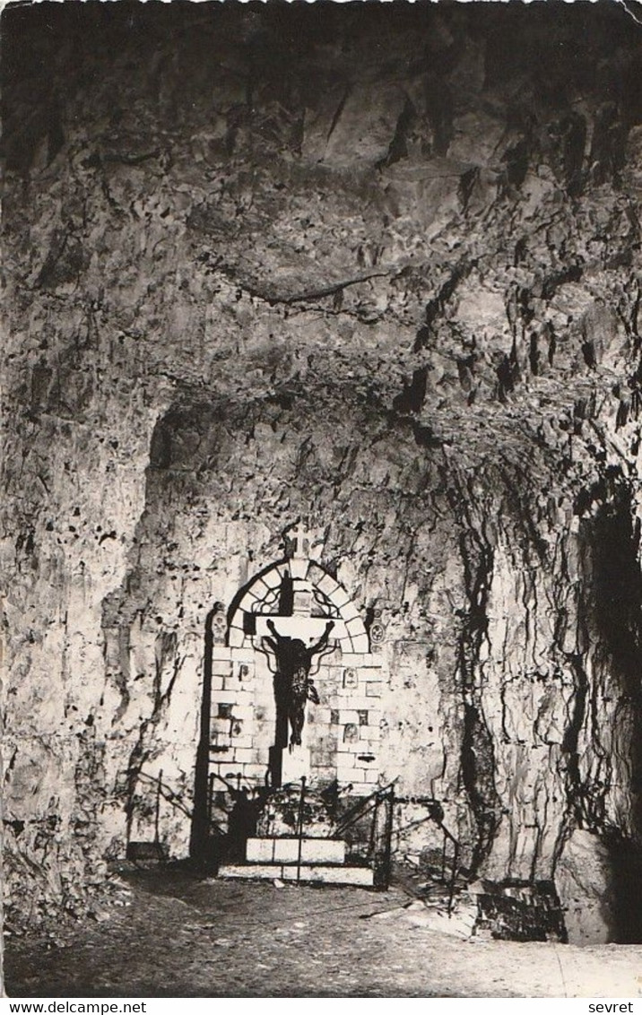 GROTTES HISTORIQUES DE NAOURS. - La Salle Du Calvaire. - Naours