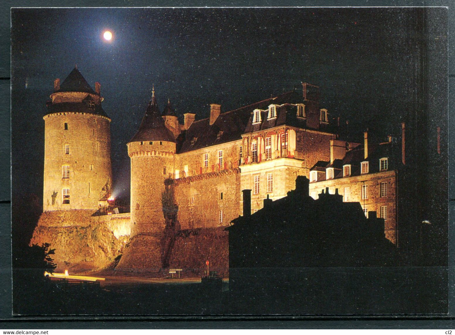 CHATEAUGIRON - Le Château Illuminé, Son Donjon - Châteaugiron