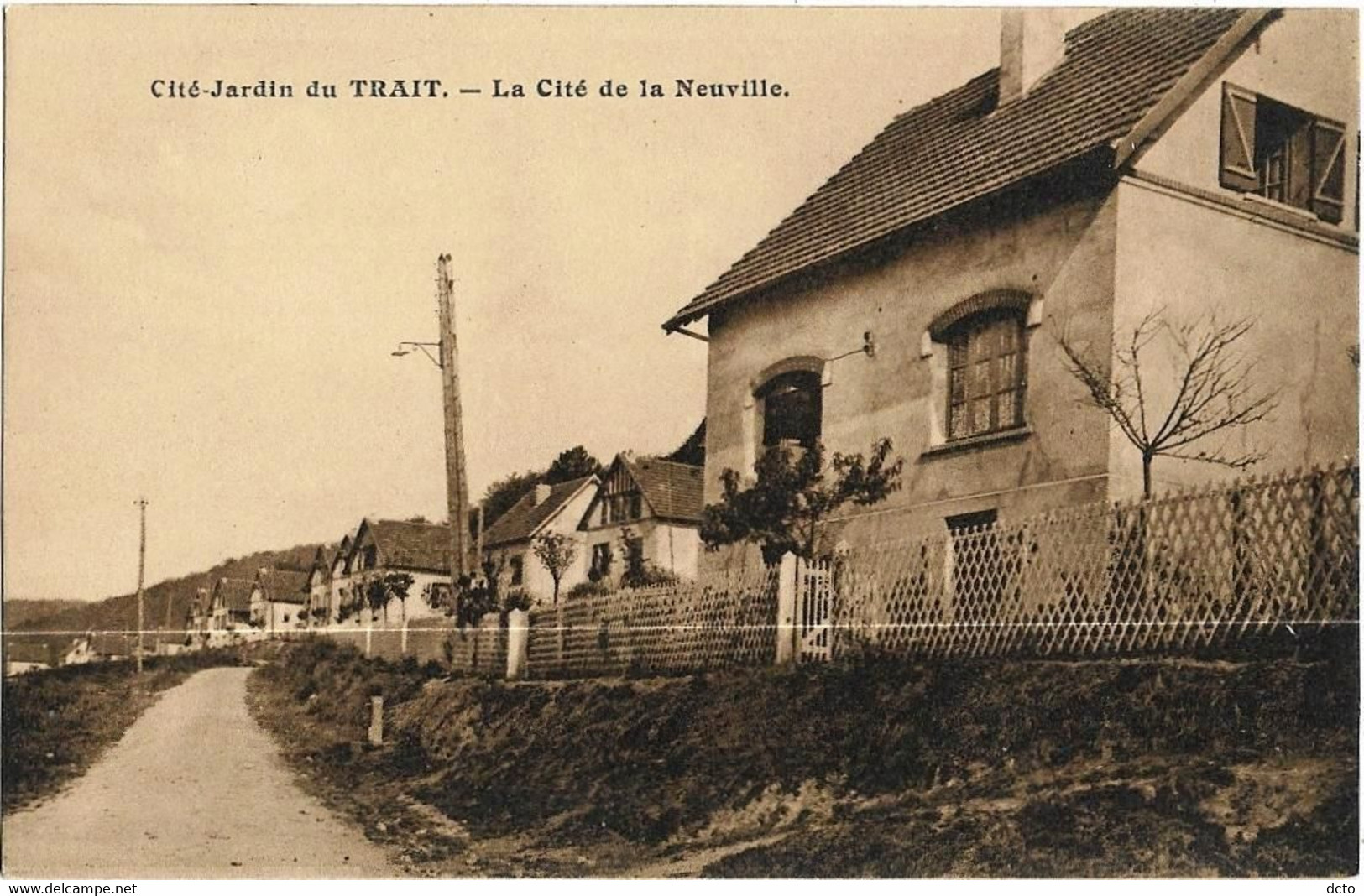 4 Cpa LE TRAIT (76) Ateliers & Chantiers, Cale De Construction, Cité De La Neuville, Cité Jardin Kiosque Et Jardin Publi - Le Trait