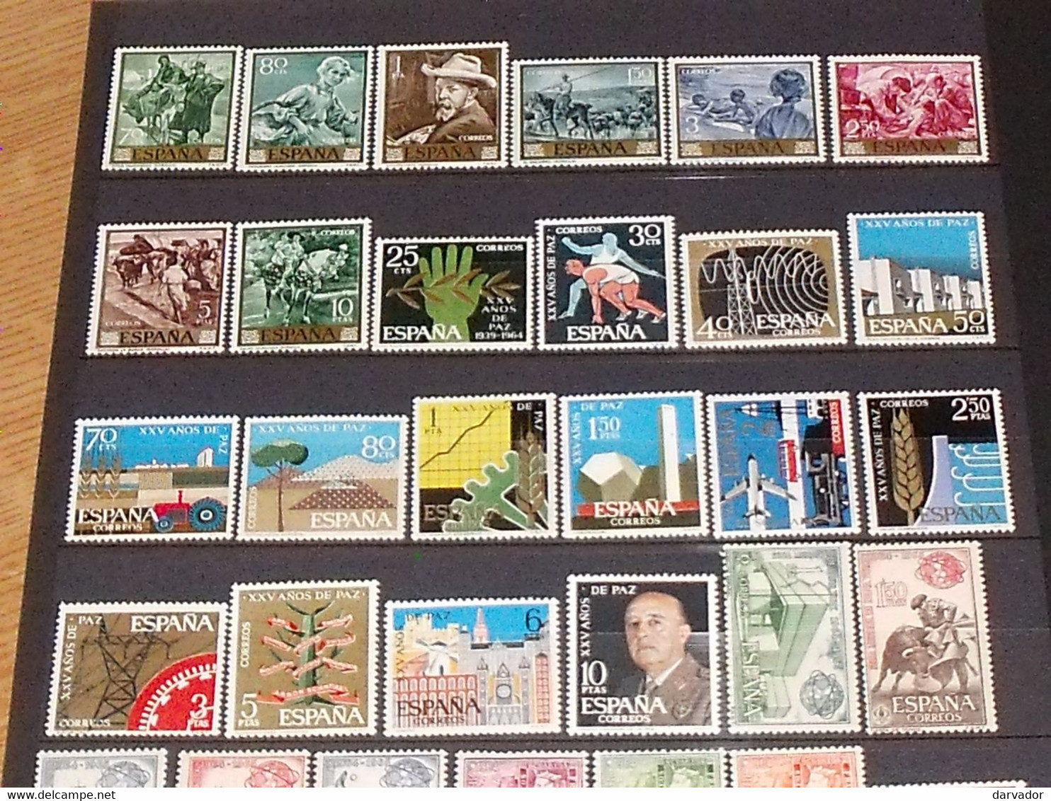 (ESP1) ESPAGNE / album  de 800 timbres et 4 blocs tous neuf ** MNH (aucun double ;  divers sujets thématique )  SUPERBE