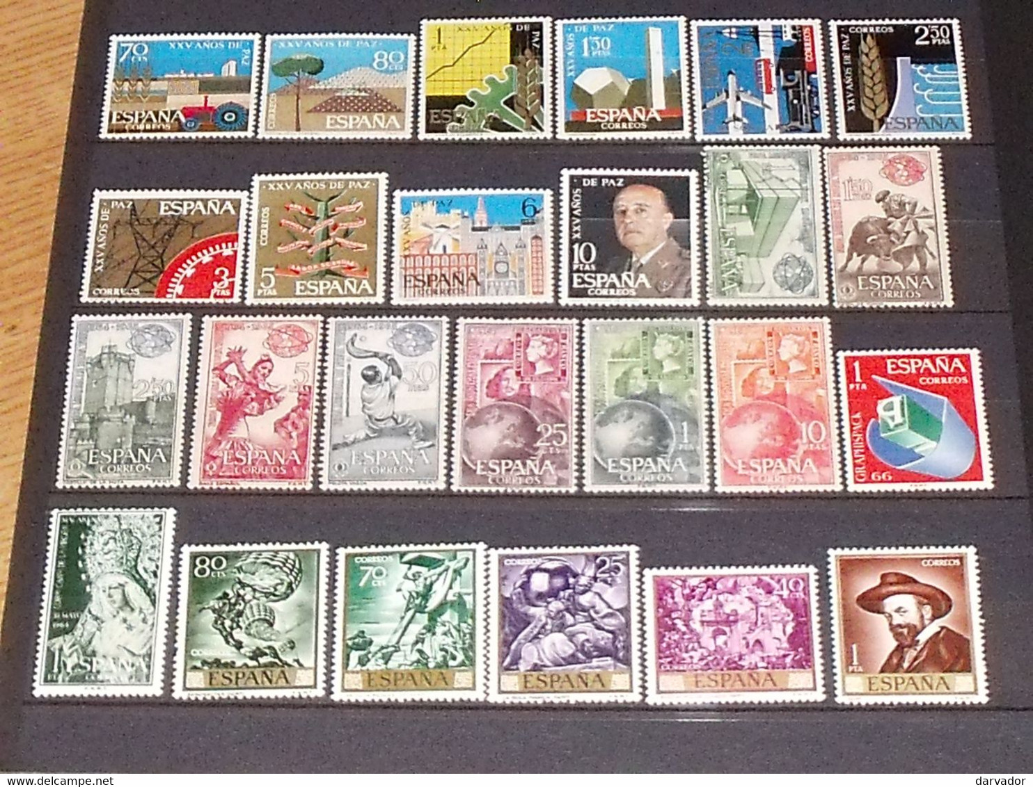 (ESP1) ESPAGNE / album  de 800 timbres et 4 blocs tous neuf ** MNH (aucun double ;  divers sujets thématique )  SUPERBE