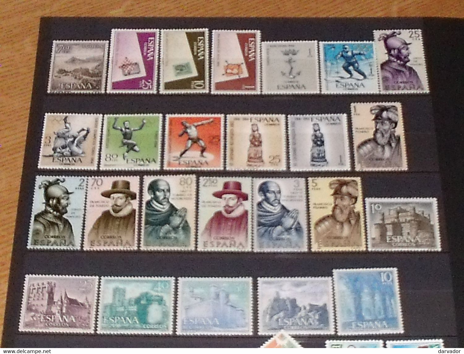 (ESP1) ESPAGNE / album  de 800 timbres et 4 blocs tous neuf ** MNH (aucun double ;  divers sujets thématique )  SUPERBE