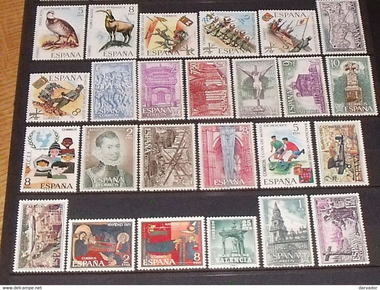 (ESP1) ESPAGNE / album  de 800 timbres et 4 blocs tous neuf ** MNH (aucun double ;  divers sujets thématique )  SUPERBE