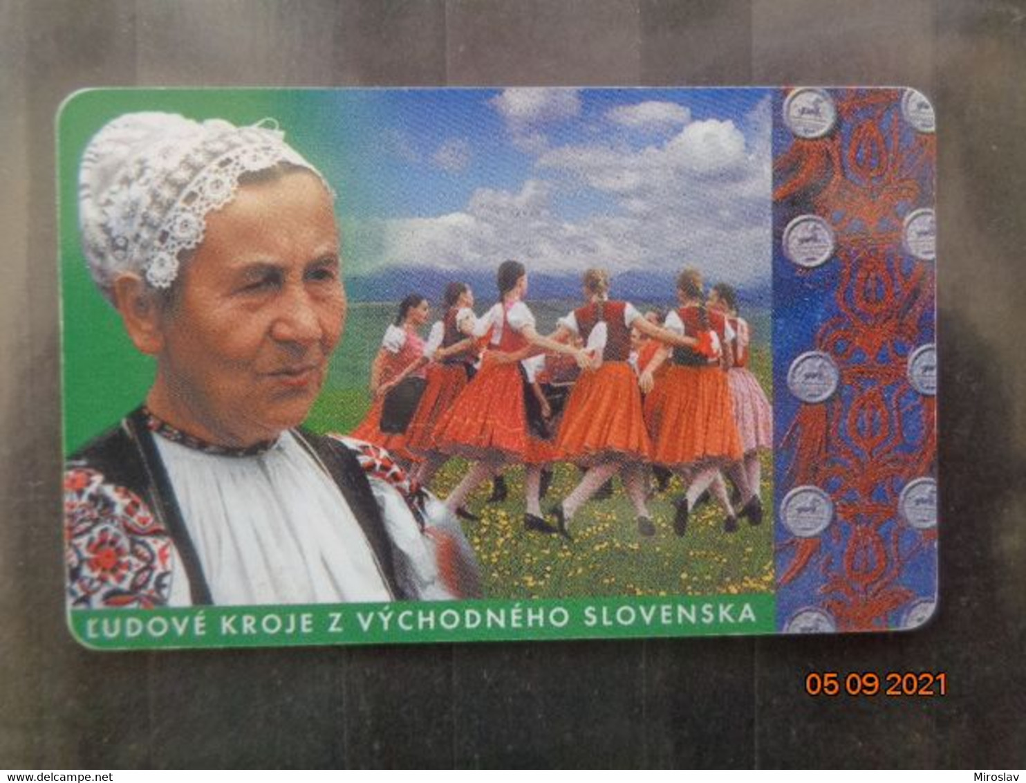 SLOVENSKO   -   FOLK COSTUMES OF SLOVAKIA -   100 000  PIECES - Cultura