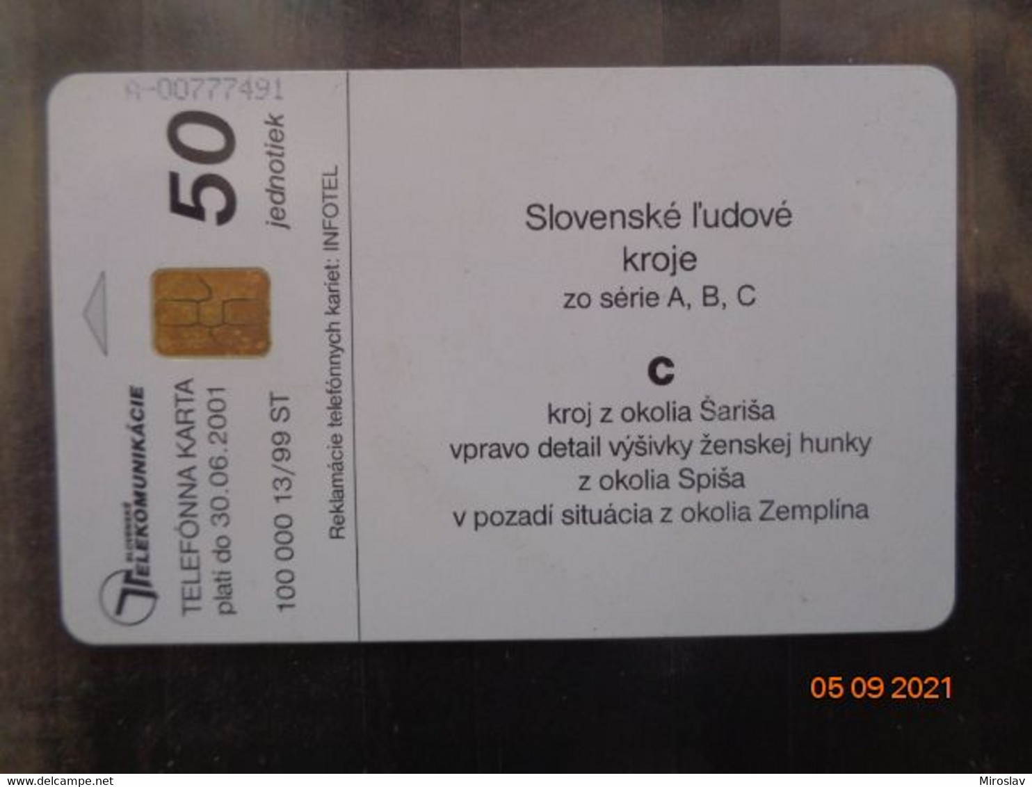 SLOVENSKO   -   FOLK COSTUMES OF SLOVAKIA -   100 000  PIECES - Kultur