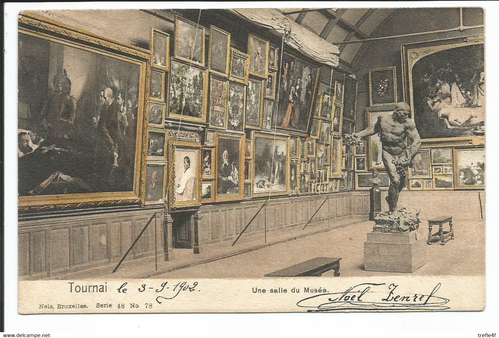 Tournai - Une Salle Du Musée - Tournai