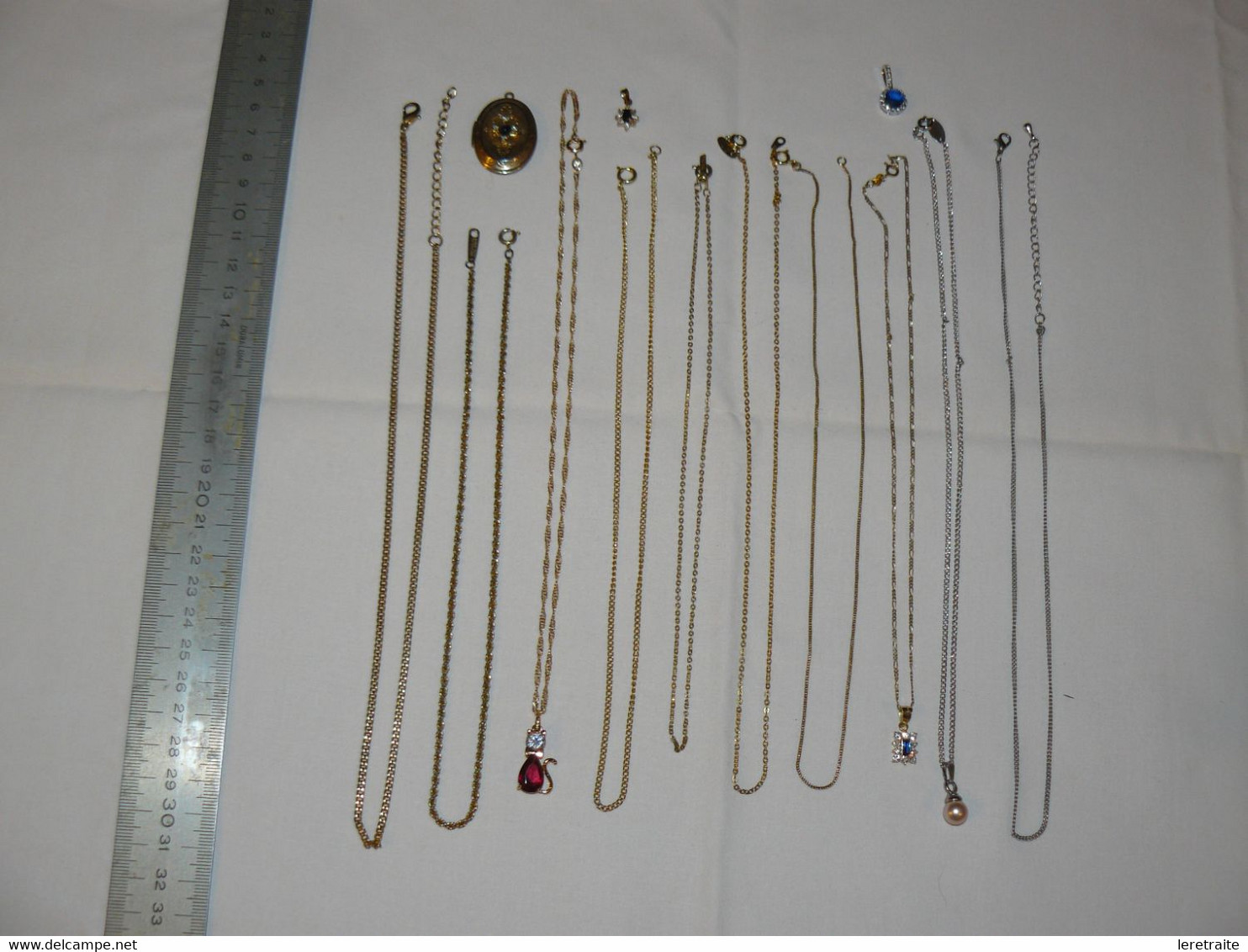 Lot De10 Chaines Et 6 Pendentifs. - Halsketten