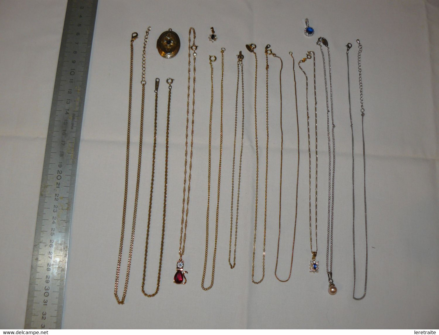 Lot De10 Chaines Et 6 Pendentifs. - Halsketten