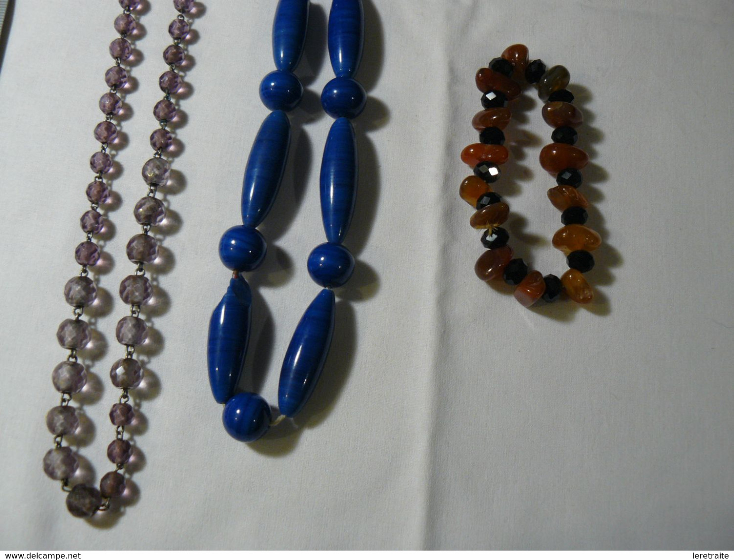 Lot De 2 Colliers Et Un Bracelet. - Necklaces/Chains