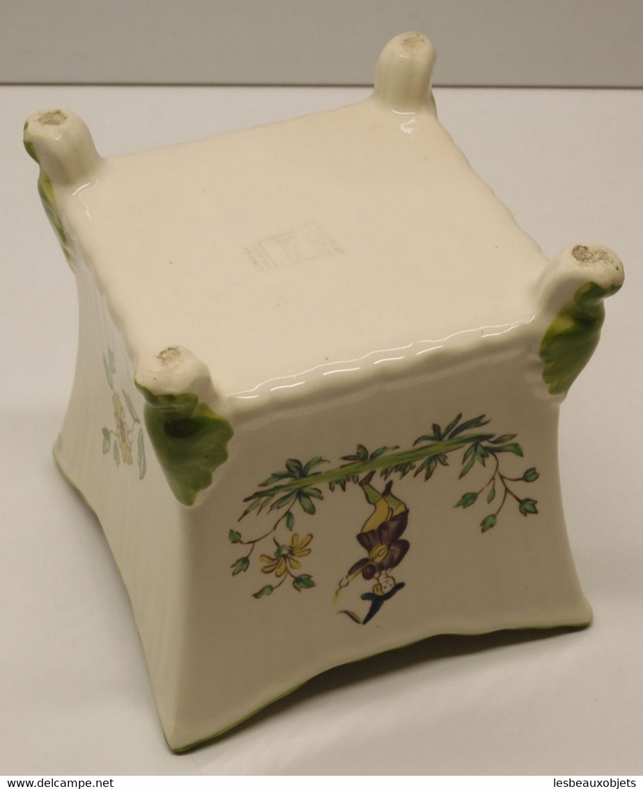 *JOLI ANCIEN CACHE POT CERAMIQUE LONGCHAMP décor MUSICIEN au milieu des Fleurs  E