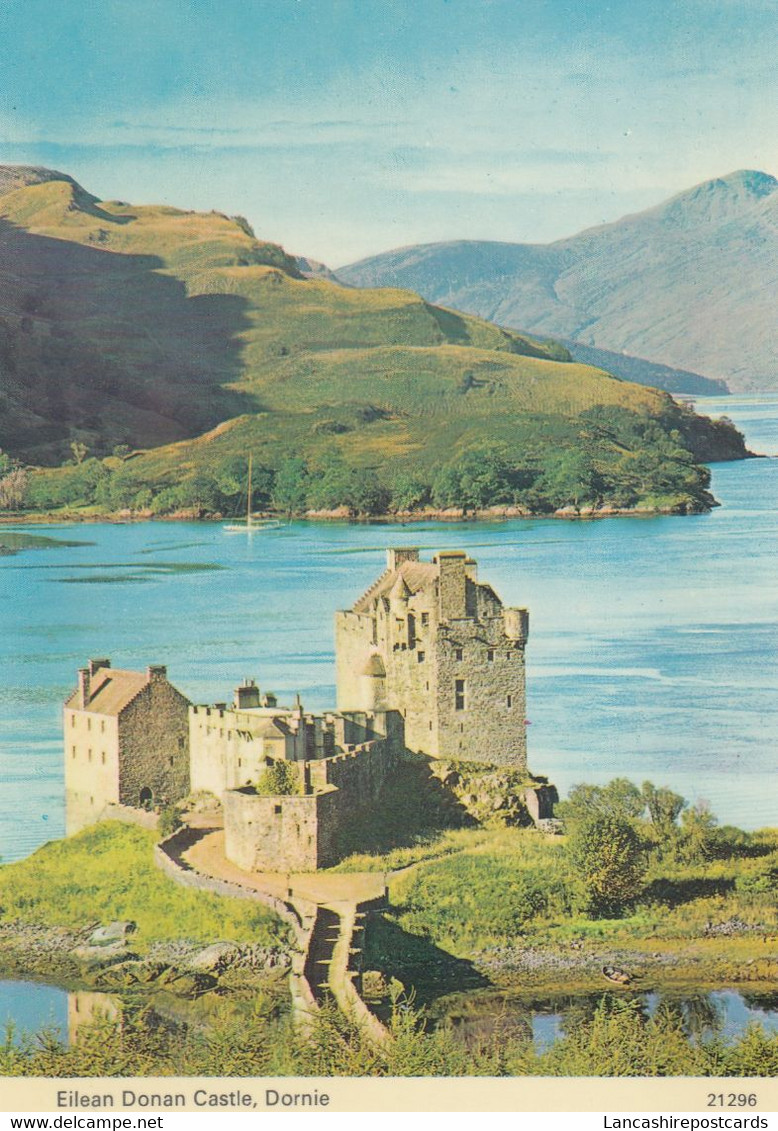 Postcard  Eilean Donan Castle Dornie Ross - Shire [ Clan MacRae ] My Ref B26106 - Ross & Cromarty