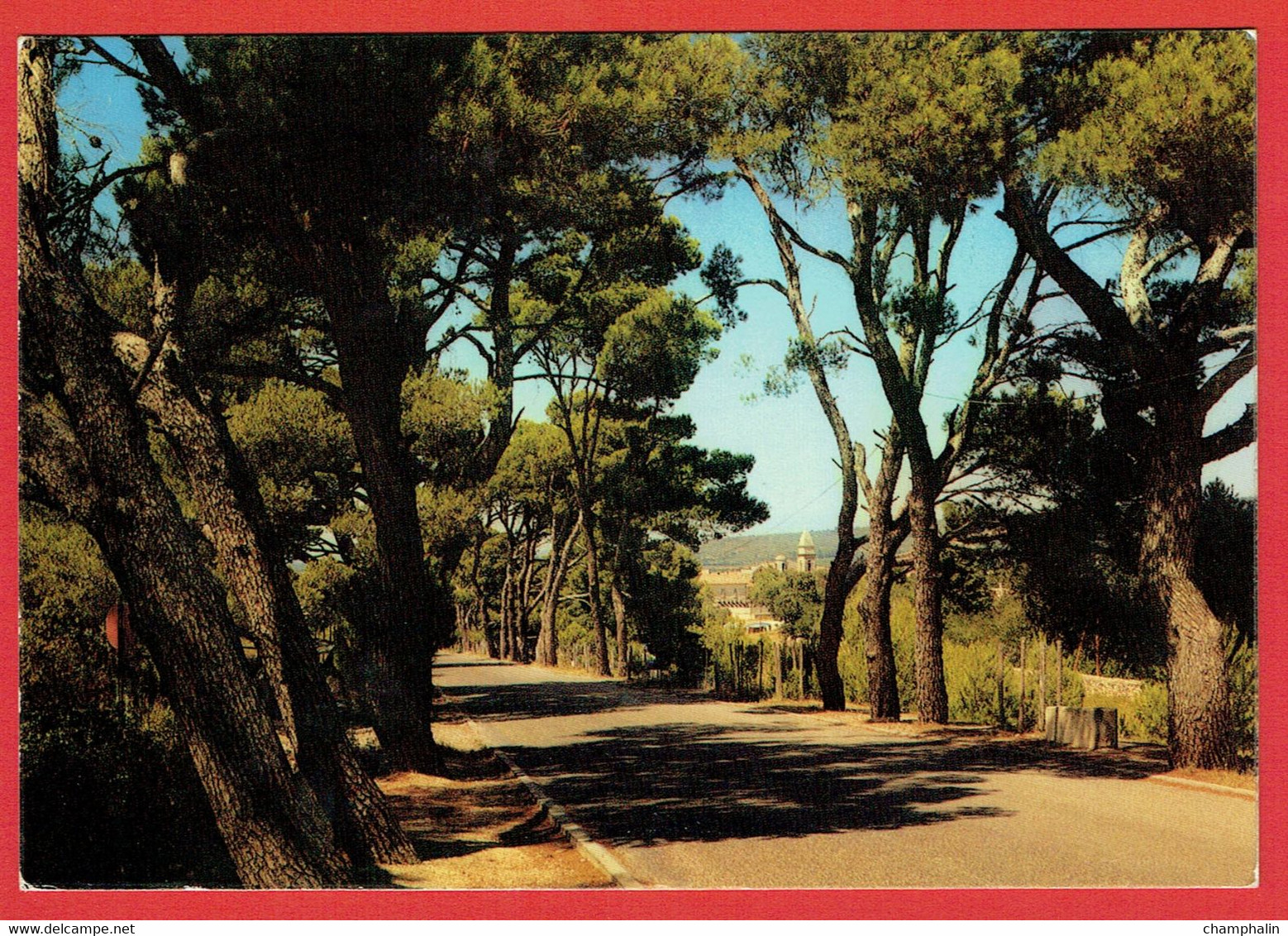 La Provence - Fontvieille - La Route Du Moulin De Daudet - Echappée Sur L'Eglise (XVIIe-XVIIIe Siècles) - Fontvieille