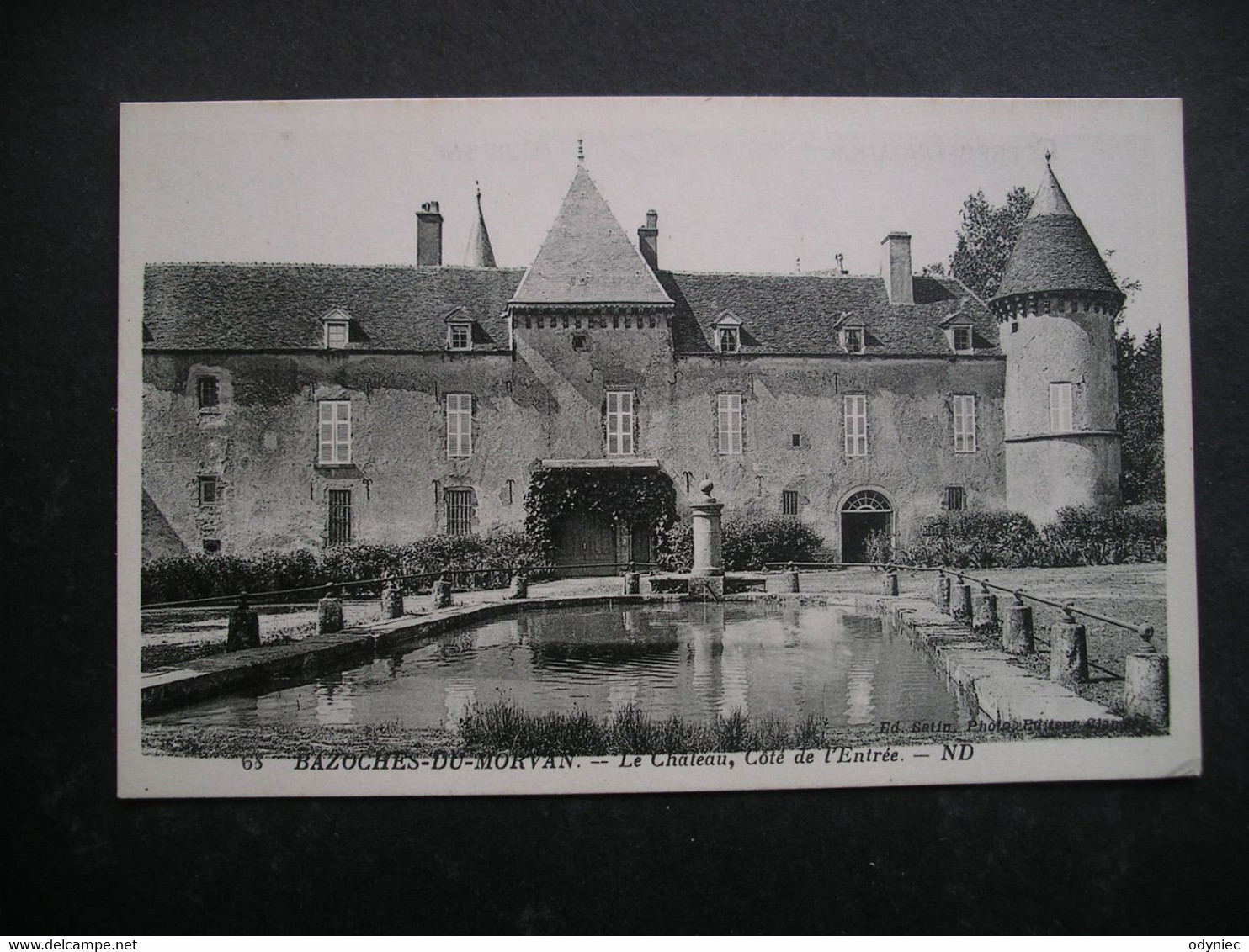 Bazoches-du Morvan.-Le Chateau,Cote De L'Entree - Bazoches