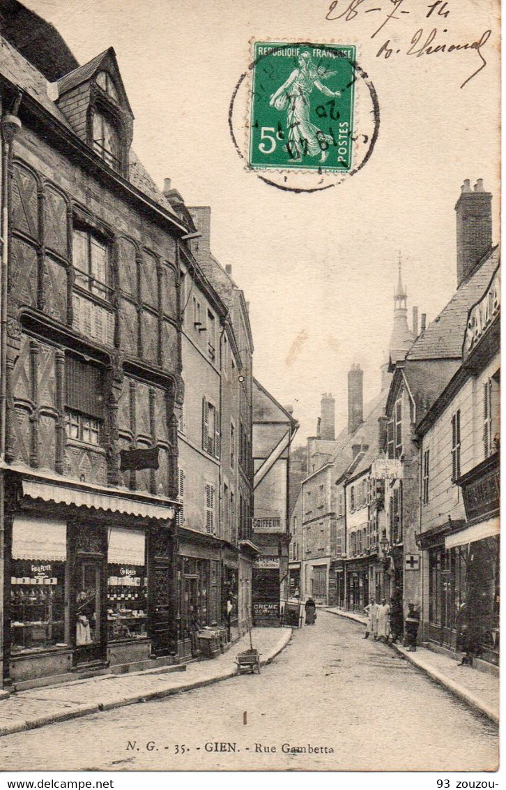 45. Gien. Rue Gambetta, Animée Par Ces Commerçants 1914 Carte Impeccable. - Gien