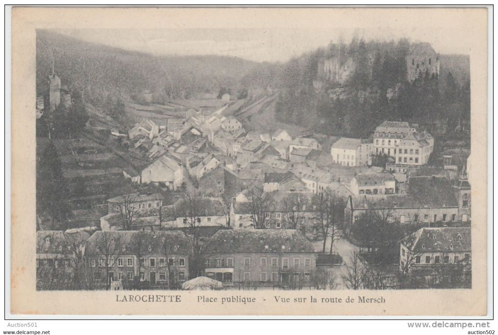 19194g LAROCHETTE - Place Publique - Vue Sur La Route De Mersch - Fels