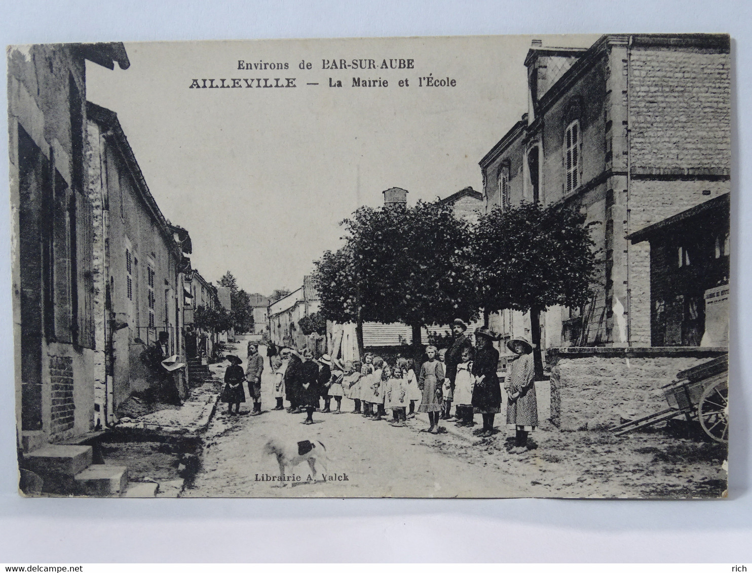 CPA 10 Aube - AILLEVILLE - Environs De Bar Sur Aube - La Mairie Et L'Ecole - Bar-sur-Aube