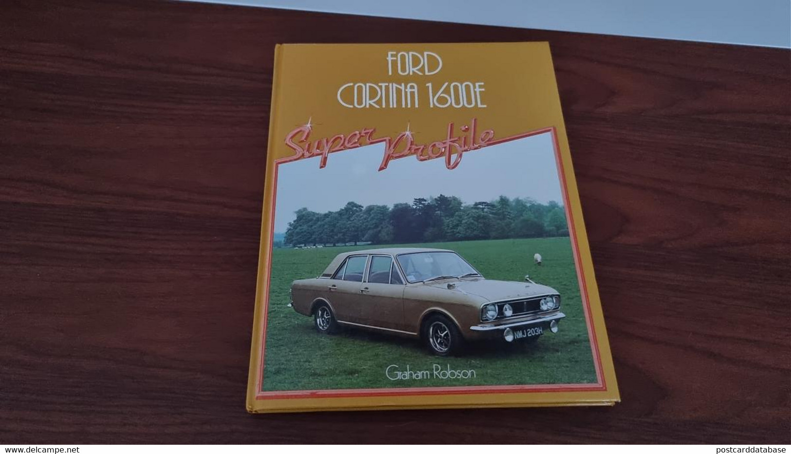 Ford Cortina 1600E - Super Profile - Graham Robson - Transportation