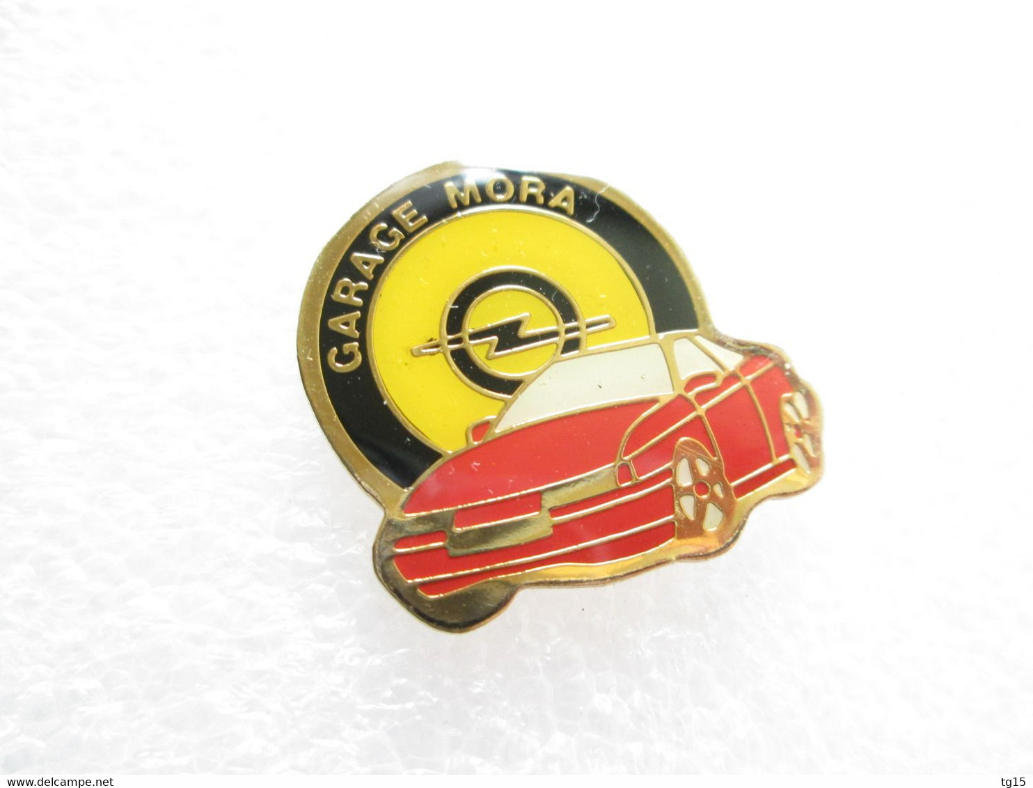 PIN'S    OPEL  CALIBRA      GARAGE  MORA - Opel