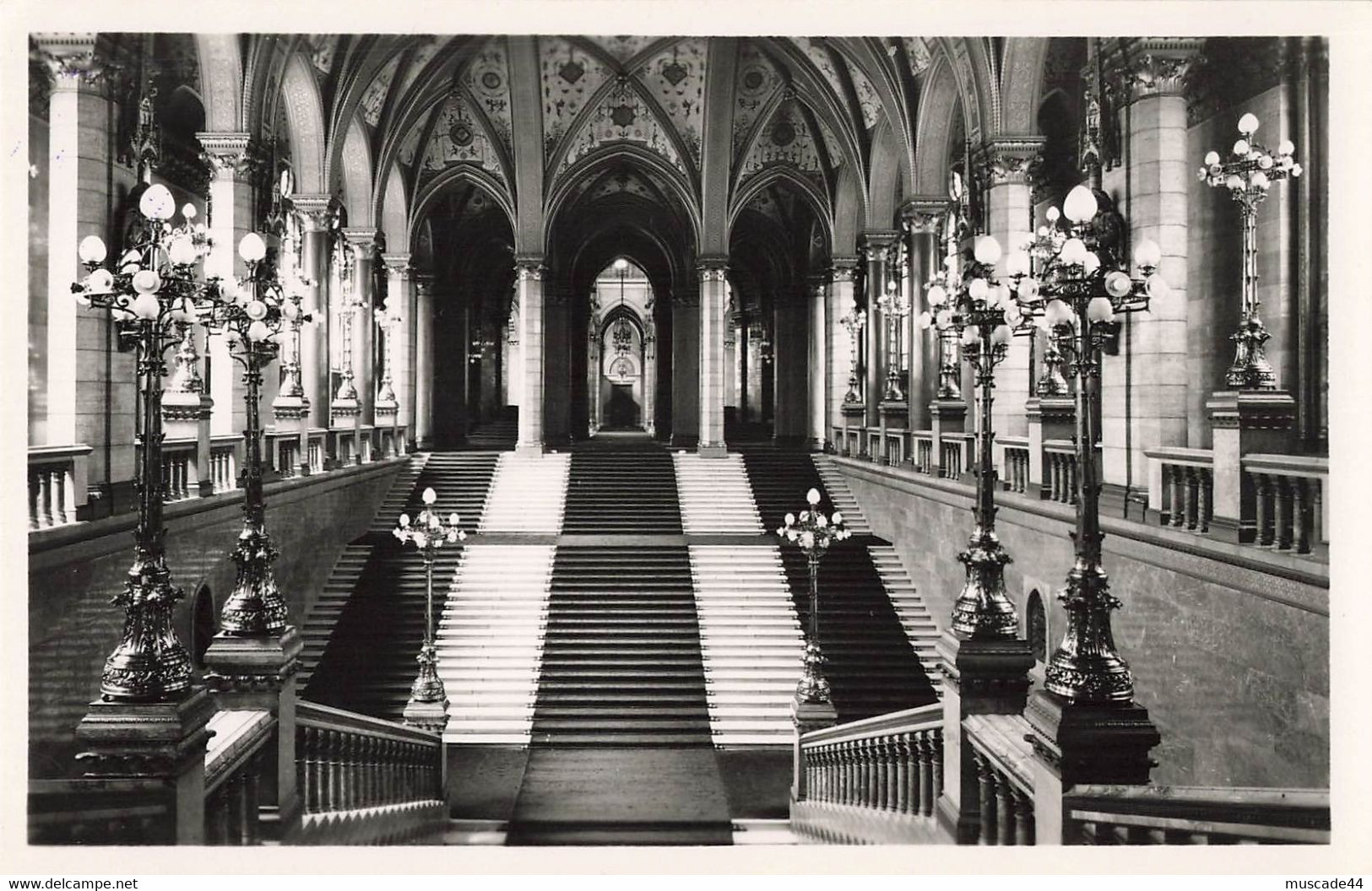 BUDAPEST - PARLEMENT ESCALIER D HONNEUR - Hungría