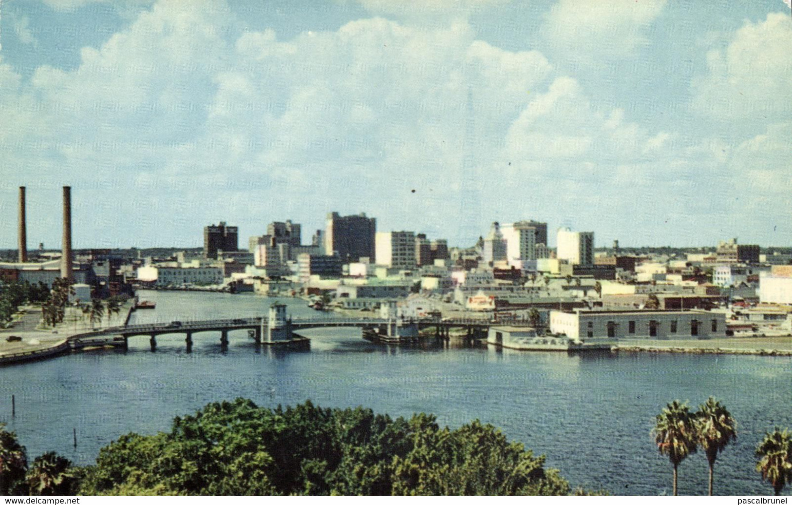 TAMPA - SKYLINE OF TAMPA - HUB'S OF FLORIDA'S FLOURISHING WEST COAST - Tampa