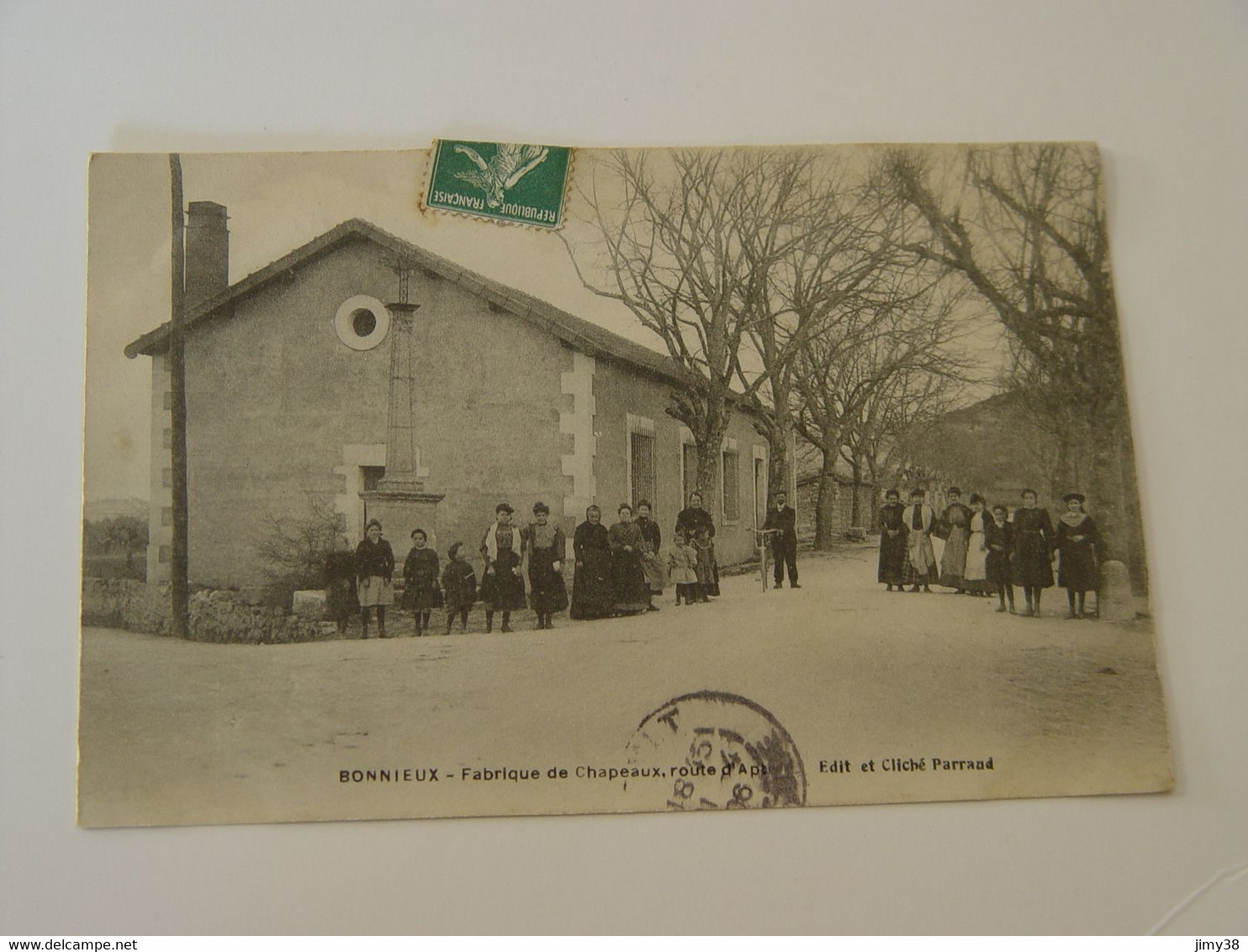 VAUCLUSE-BONNIEUX-FABRIQUE DE CHAPEAUX ROUTE D'APT  ANIMEE - Bonnieux