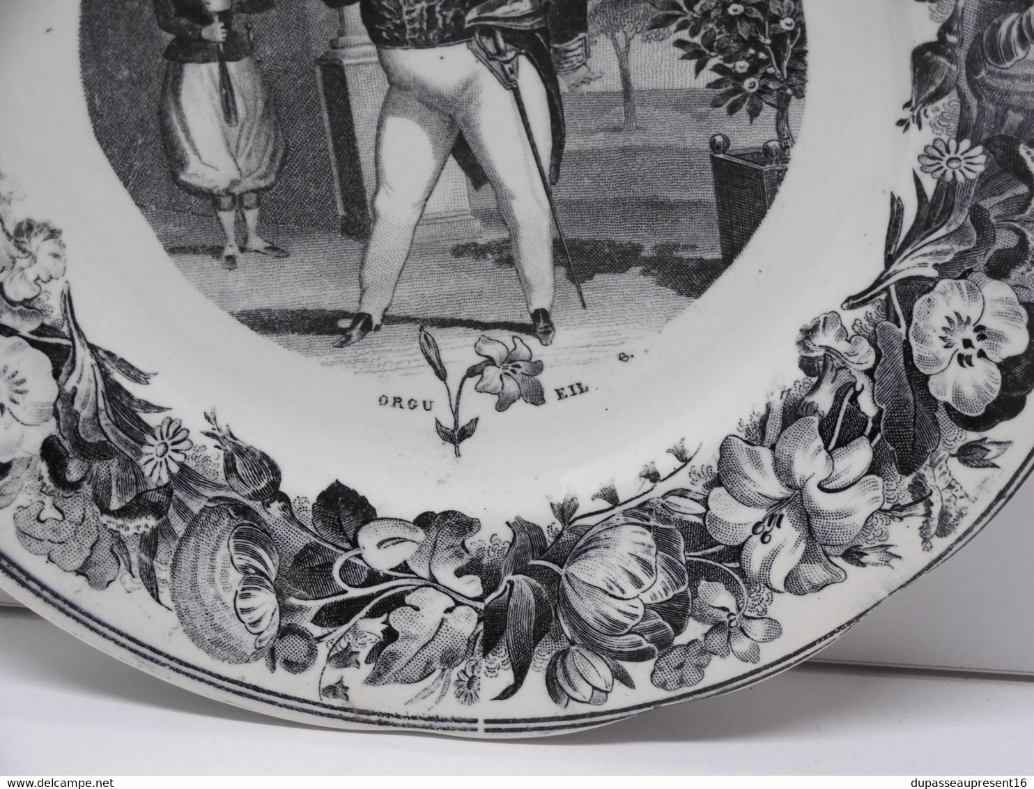 *ANCIENNE ASSIETTE CERAMIQUE CREIL & MONTEREAU ORGUEIL & LYS collection  E