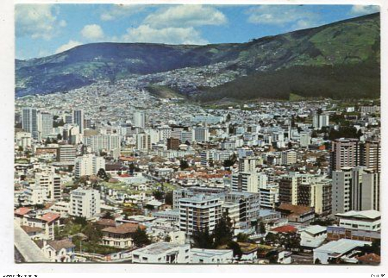 AK 112010 ECUADOR - Quito - Vista Parcial O/E Del Moderno Quito - Equateur