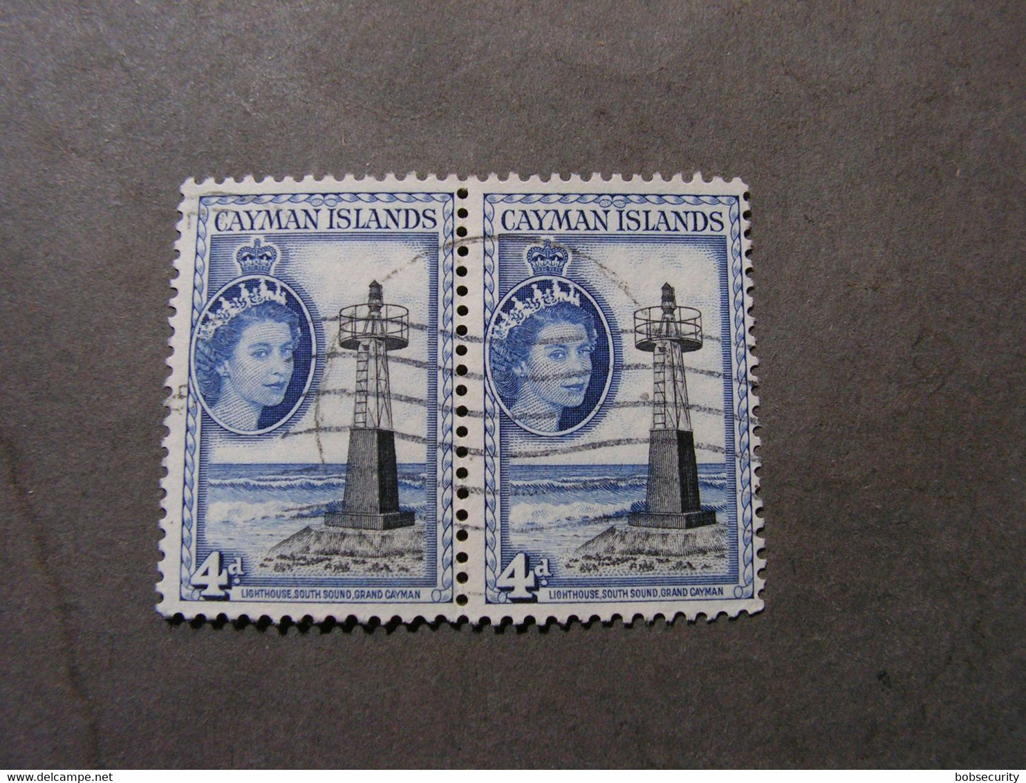 Cayman Pair Old Stamps - Cayman Islands