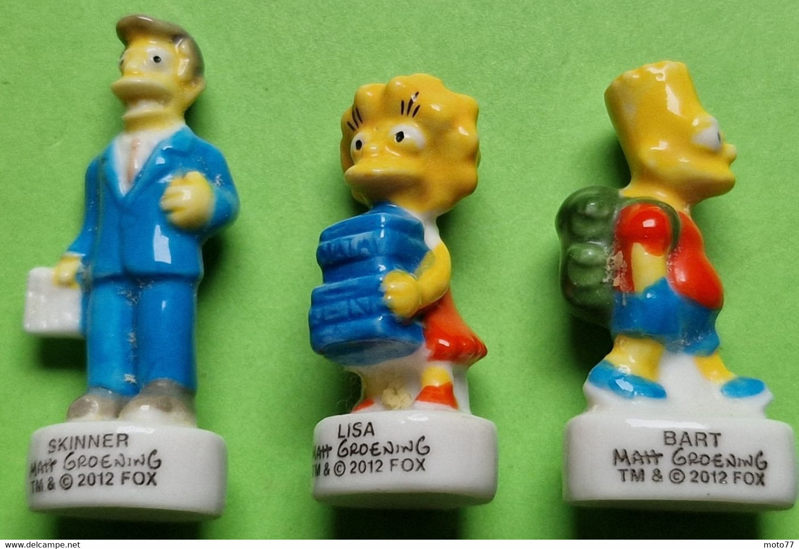 Lot 24 Fèves - Porcelaine - Astérix ; Lapins Crétins ; Maya ; Capitain America ; Doudou ; Mouton - Vers 1980 / 2020 - Personnages