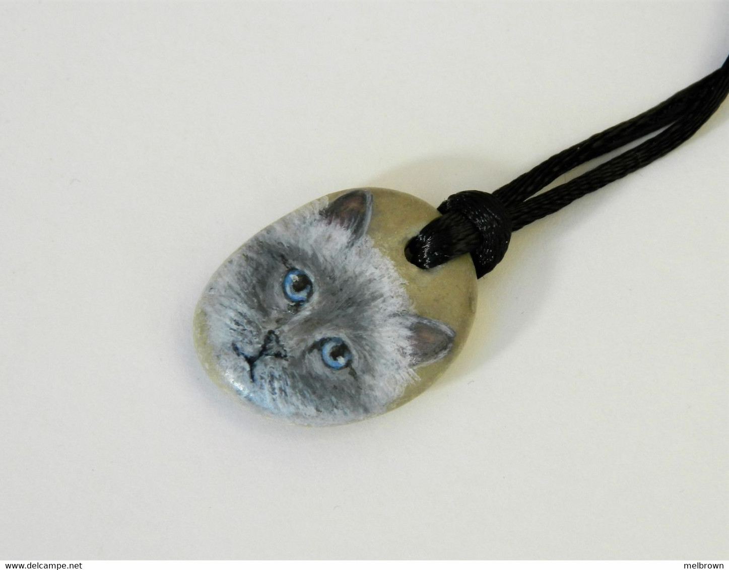 Himalayan Cat Hand Painted On A Small Beach Stone Pendant - Colgantes