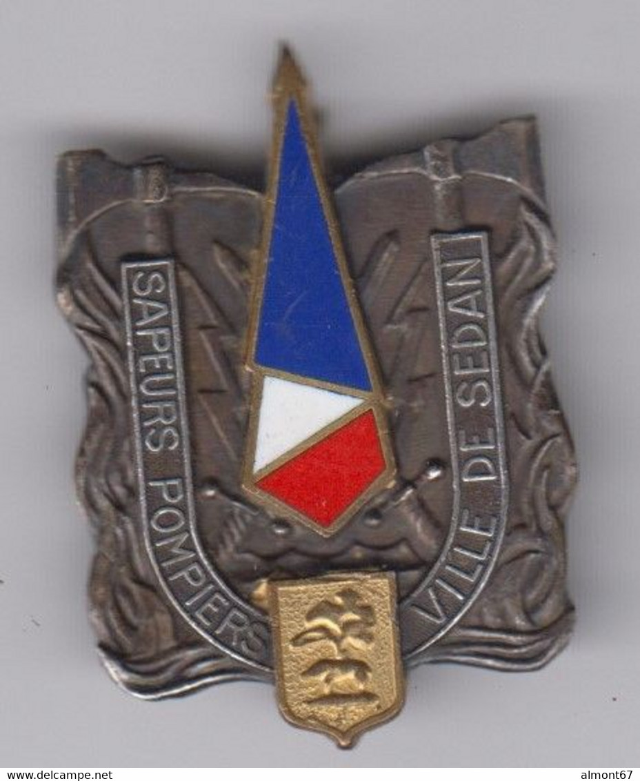 Sapeurs Pompiers Ville De SEDAN   - Insigne émaillé Arthus Bertrand - Pompiers