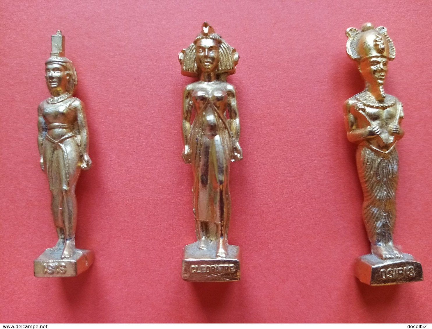 LOT DE 3 FEVES METAL DOREES OR ROIS ET REINES D'EGYPTE - ISIS - CLEOPATRE - OSIRIS - Storia