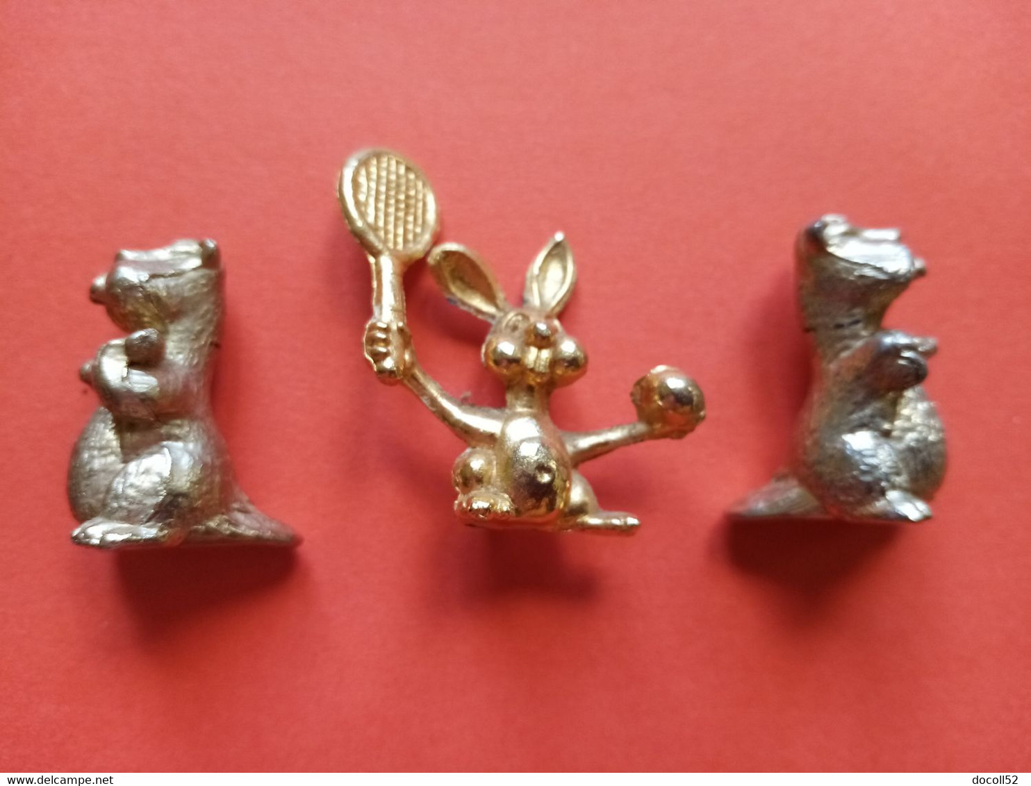 LOT DE 3 FEVES METAL DOREES ANIMAUX DONT 1 EN DOUBLE - 2 CASTORS ET 1 LAPIN TENNISMAN - Animales