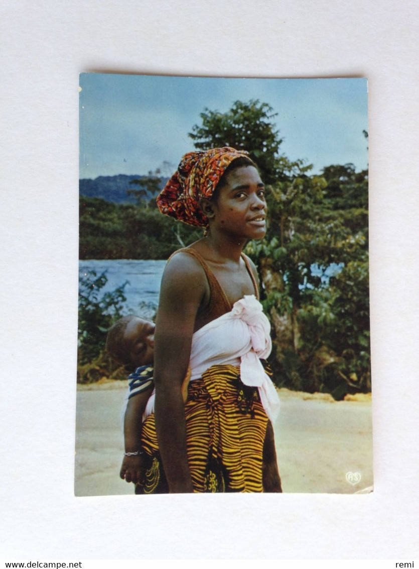 Beautés Du GABON Afrique Maman Gabonnaise Et Son Enfant Sur Les Bords De L'Ogooué Carte Non écrite - Gabon