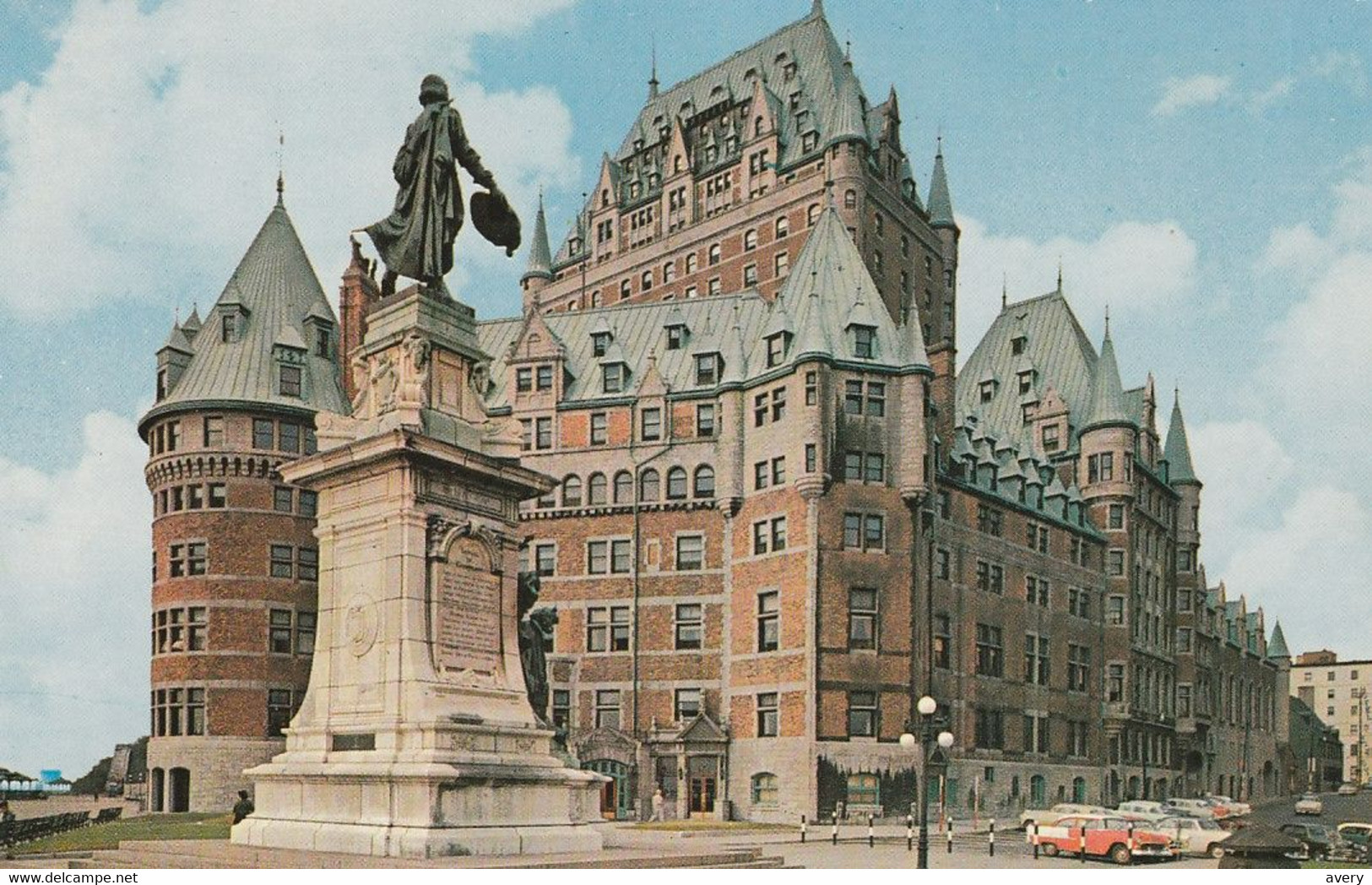 Le Chateau Frontenac Et Le Monument Champlain, Quebec - Québec - Château Frontenac