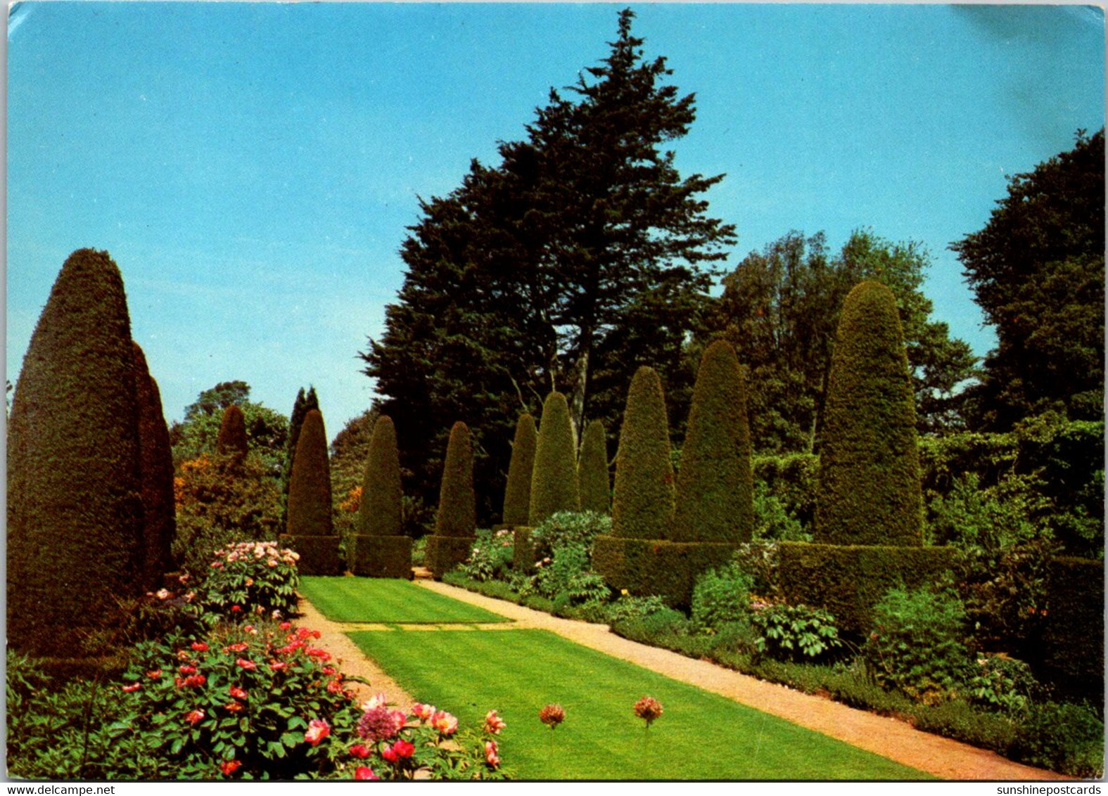 England Gloucestershire Hidcote Manor Gardens The Pillar Garden - Gloucester