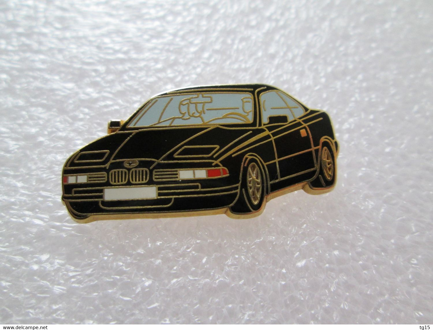 PIN'S     BMW    SERIE 8   ARTHUS BERTRAND  Noir Vitres Bleu - BMW