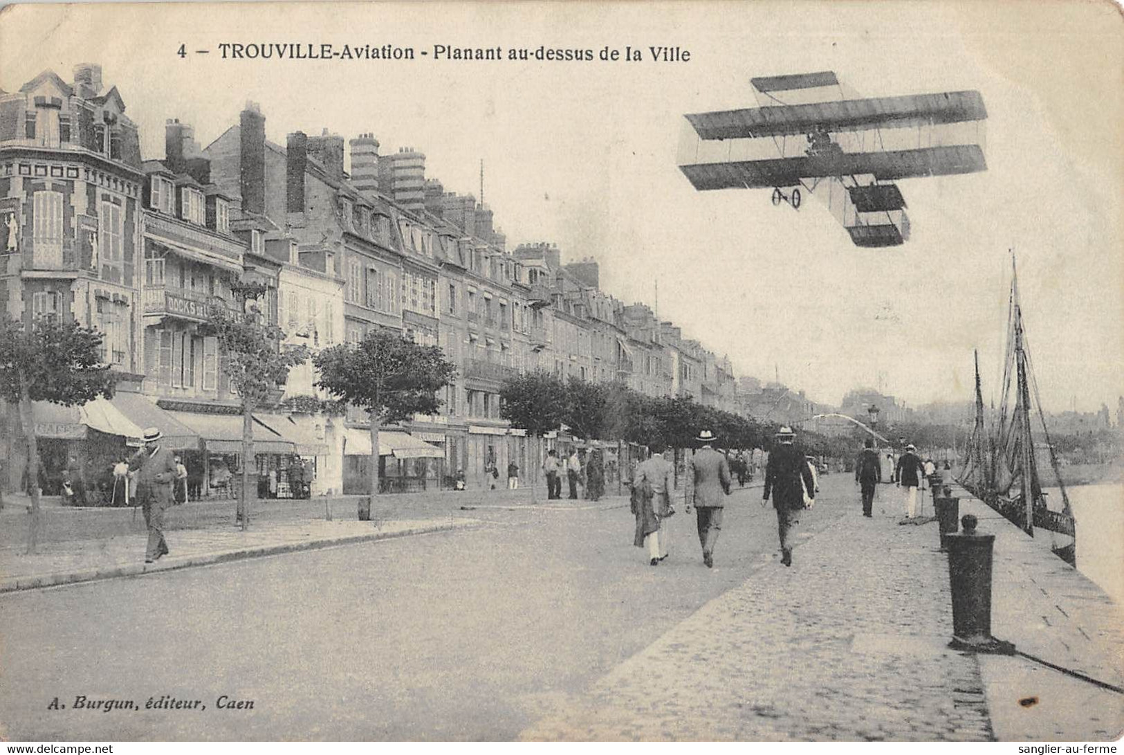 CPA 14 TROUVILLE AVIATION PLANANT AU DESSUS DE LA VILLE - Trouville