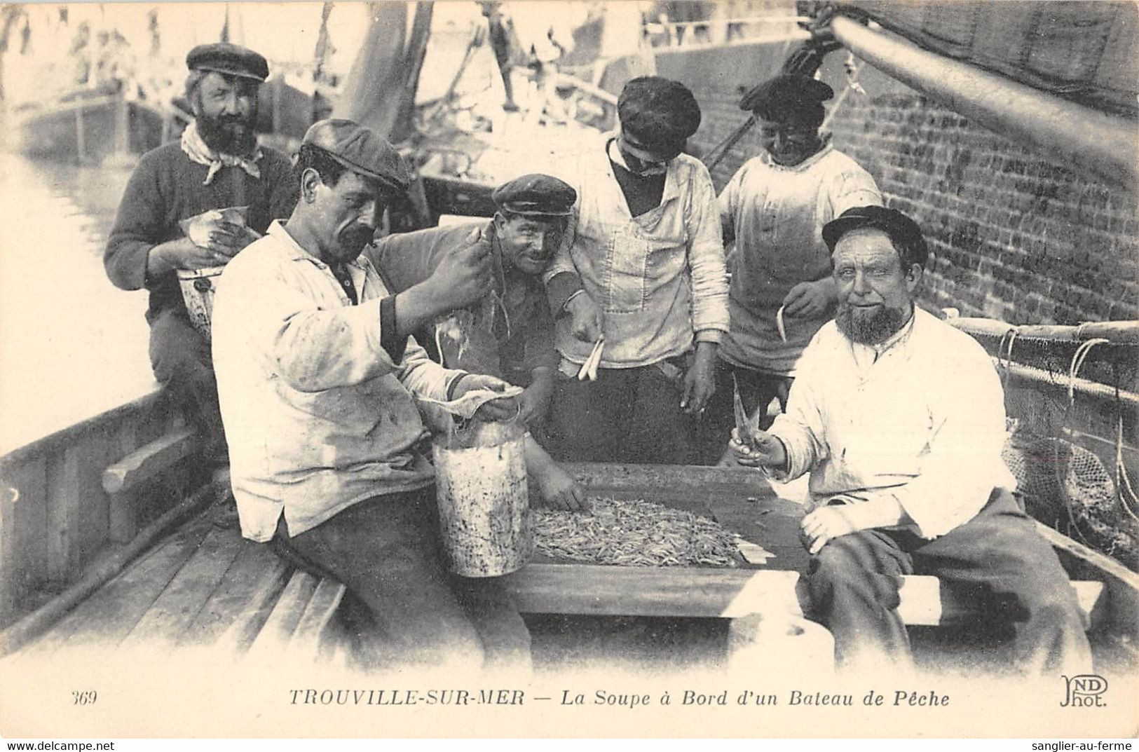 CPA 14 TROUVILLE SUR MER LA SOUPE A BORD D'UN BATEAU DE PECHE - Trouville