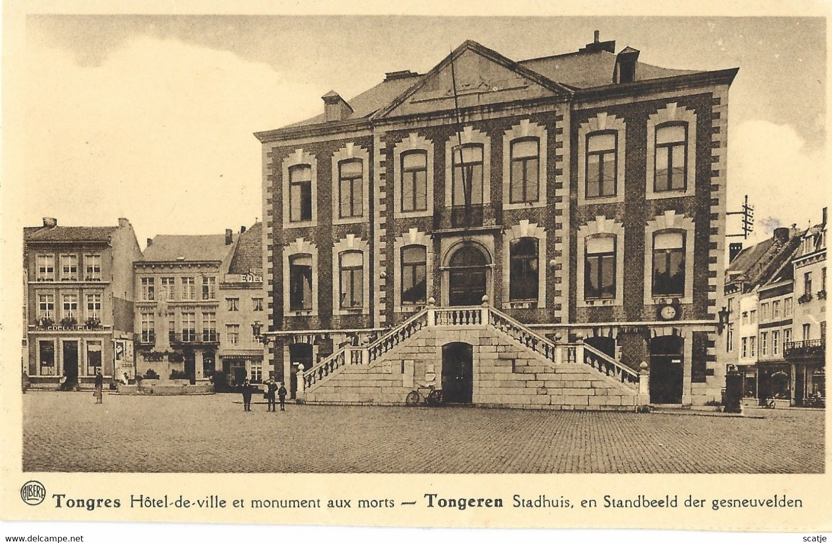 Tongres    -   Hôtel De Ville Et Monument Aux Morts - Tongeren