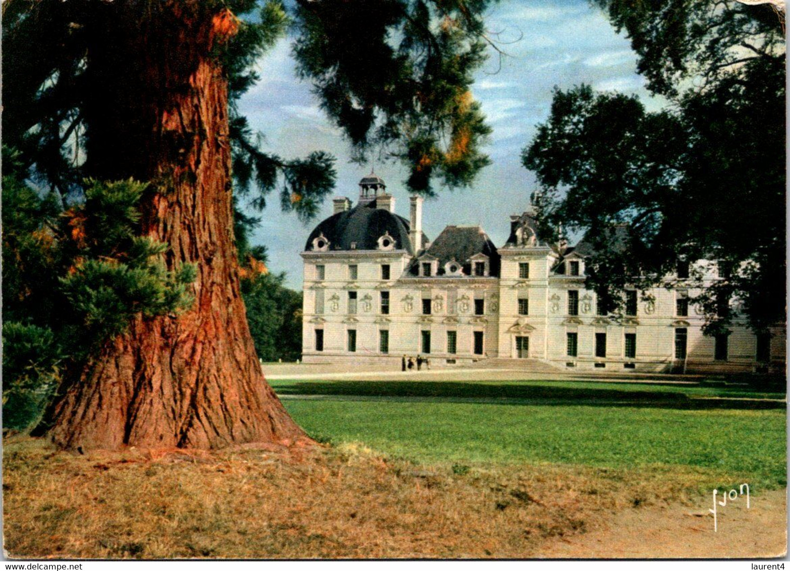 (2 Oø 31) France (posted 1960's ?  - No Postmark) Château De Cheverny - Water Towers & Wind Turbines