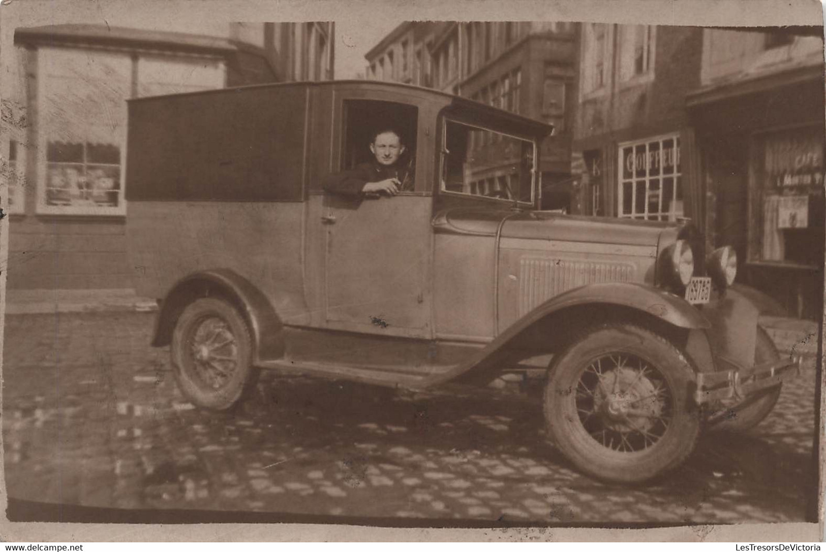 Photographie - Homme Dans Une Voiture Ancienne - Carte Postale Ancienne - Fotografia