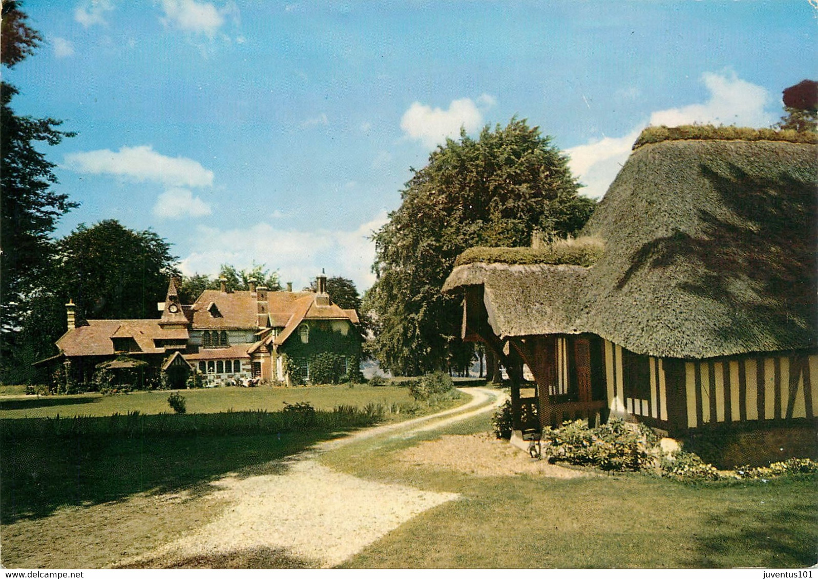 CPSM Chaumières Normandes-Le Moulin Des Côtes Et Le Château Le Nid       L2051 - Basse-Normandie