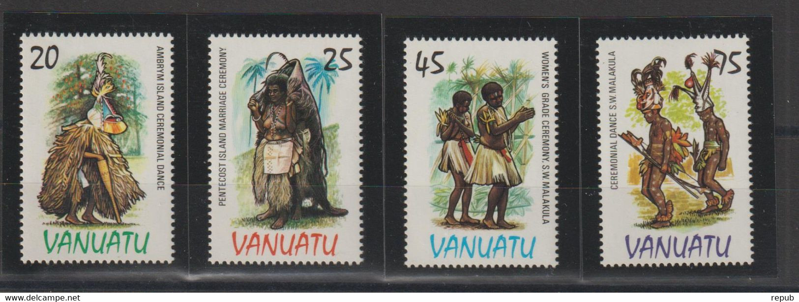 Vanuatu 1985 Costumes Traditionnels 705-08, 4 Val ** MNH - Vanuatu (1980-...)