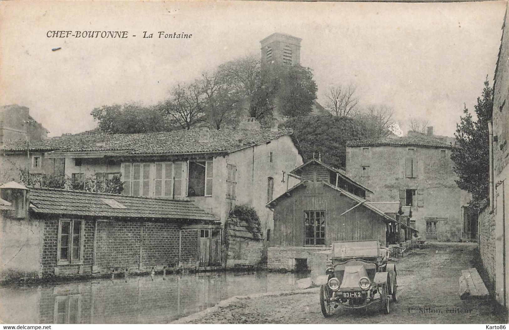 Chef Boutonne * La Fontaine * Quartier Faubourg * Automobile Voiture Ancienne - Chef Boutonne