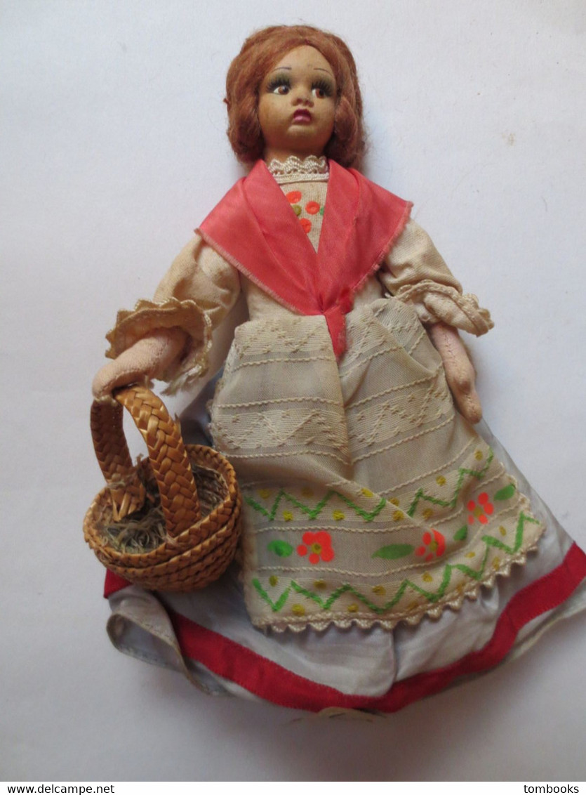 Petite poupee sales ancienne